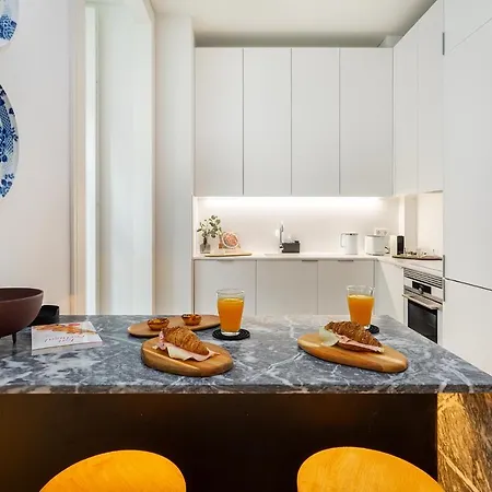 Whome Prime Location Contemporary Luxury W/ Ac & Elevator *