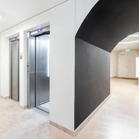 Whome Prime Location Contemporary Luxury W/ Ac & Elevator *