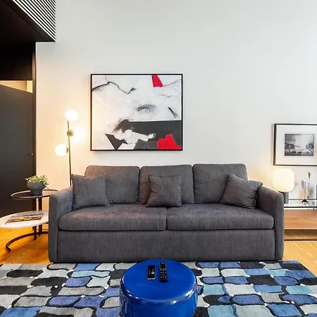 Whome Prime Location Contemporary Luxury W/ Ac & Elevator Apartment