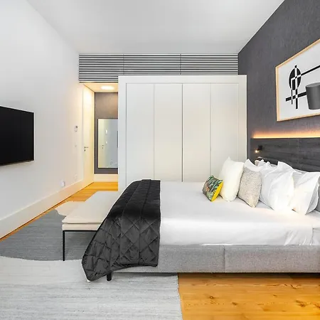 Whome Prime Location Contemporary Luxury W/ Ac & Elevator Apartment